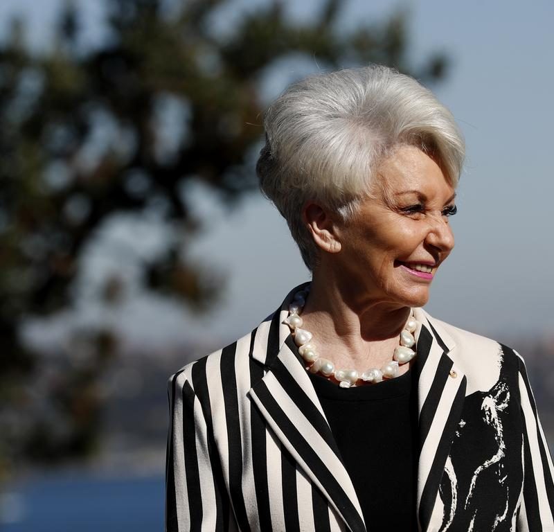 Kay Van Norton Poche AO